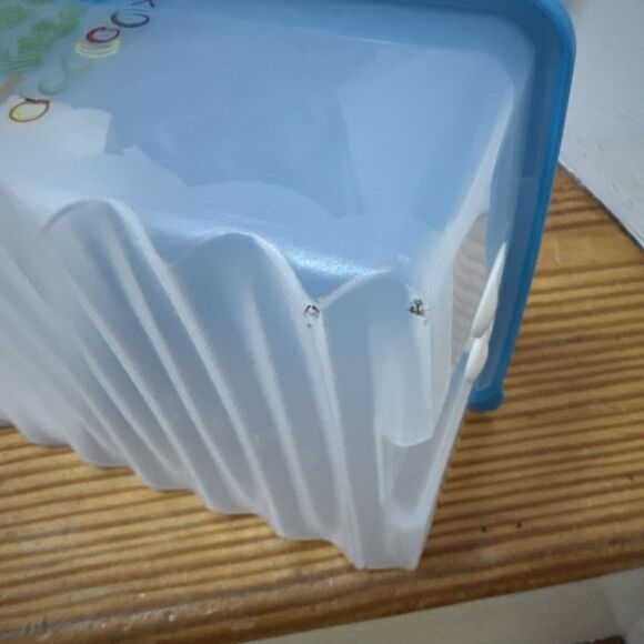 Tupperware Fridge Smart 8.5 Cup Vented Fruit Veggie Storage w Blue Teal Lid New - Picture 4 of 5